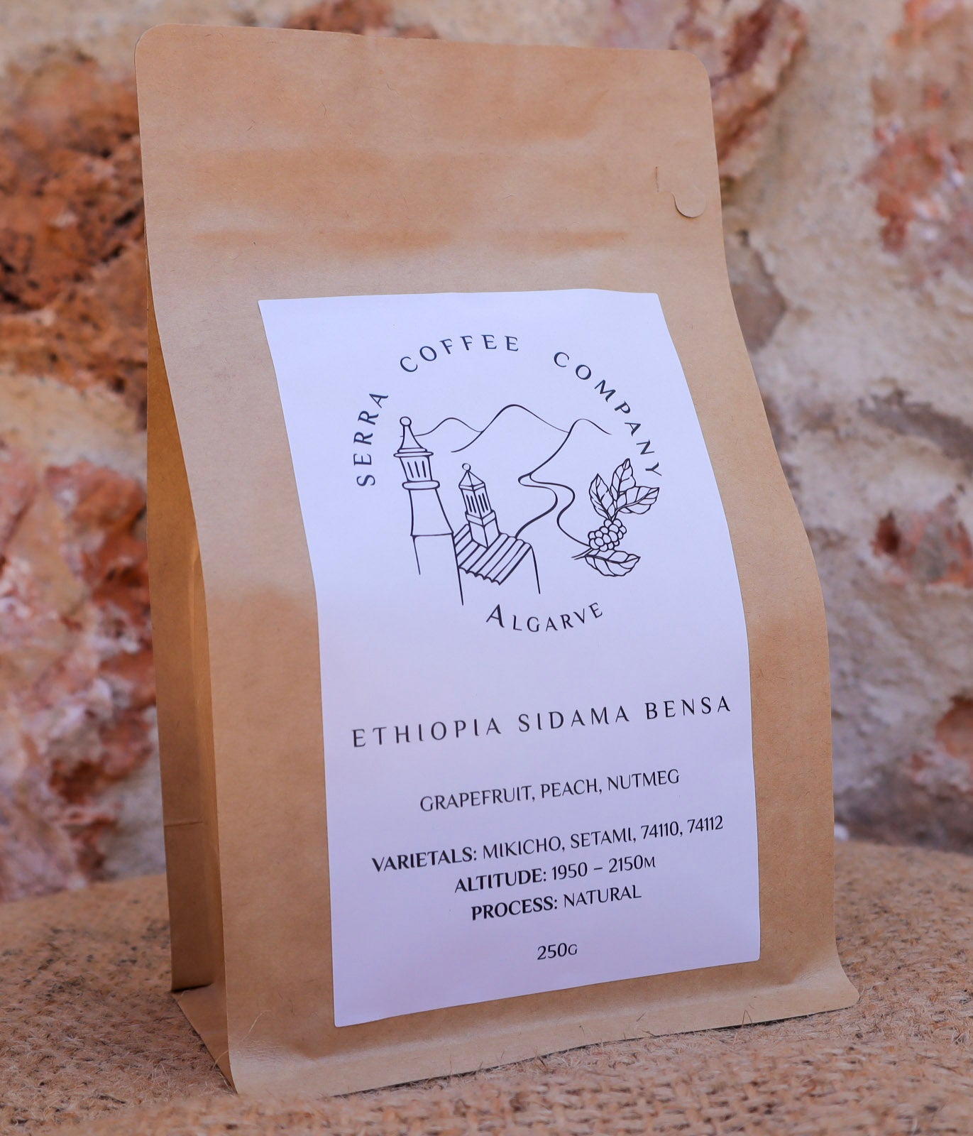 Ethiopian specialty coffee from Serra Coffee Company, Algarve. Natural process with notes of grapefruit, peach, nutmeg. 